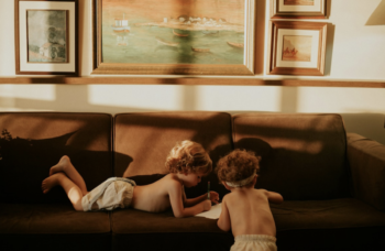 Zo maak je de tv-hoek veilig en kindvriendelijk