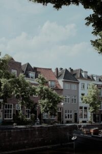 Een van onze beste tips op het gebied van steden die je zeker eens moet bezoeken, is Den Bosch.