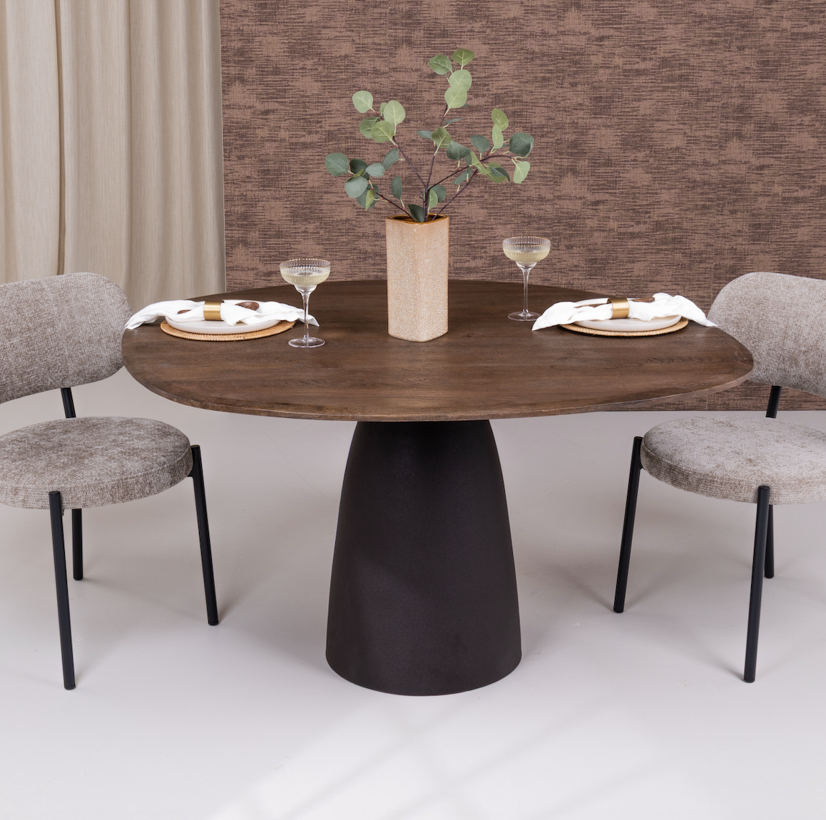 Japandi eettafels minimalistisch en warm voor je eetkamer