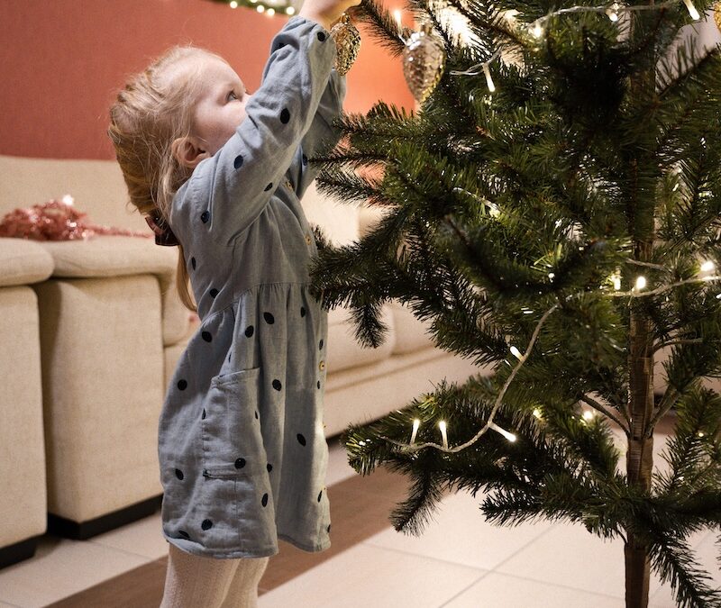 EEN PERSOONLIJKE KERSTBOOM MET KINDEREN